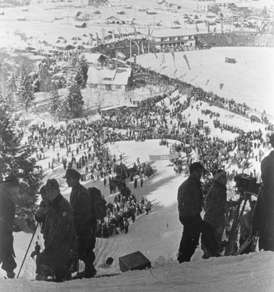 De finish van de skiwedstrijden tijdens de Olympische Winterspelen van 1936