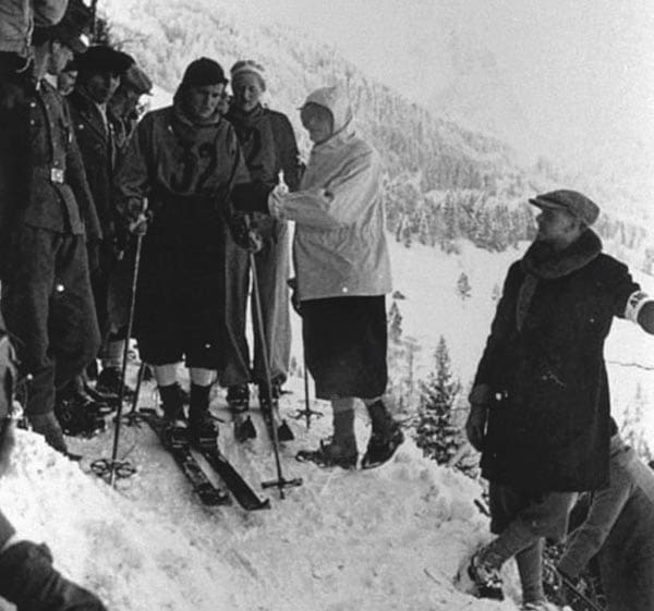 Início da competição de esqui nos Jogos Olímpicos de Inverno de 1936
