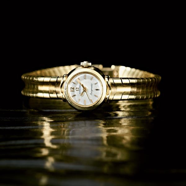 Primeiro relógio Ladymatic em ouro