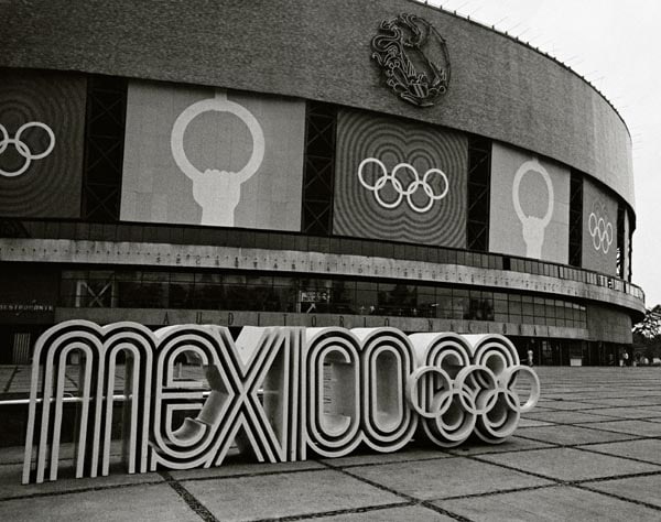 Afbeelding van het stadion tijdens de Olympische Spelen van Mexico in 1968