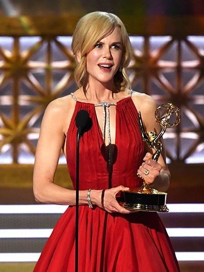 Nicole Kidman nimmt Emmy mit einer Omega entgegen